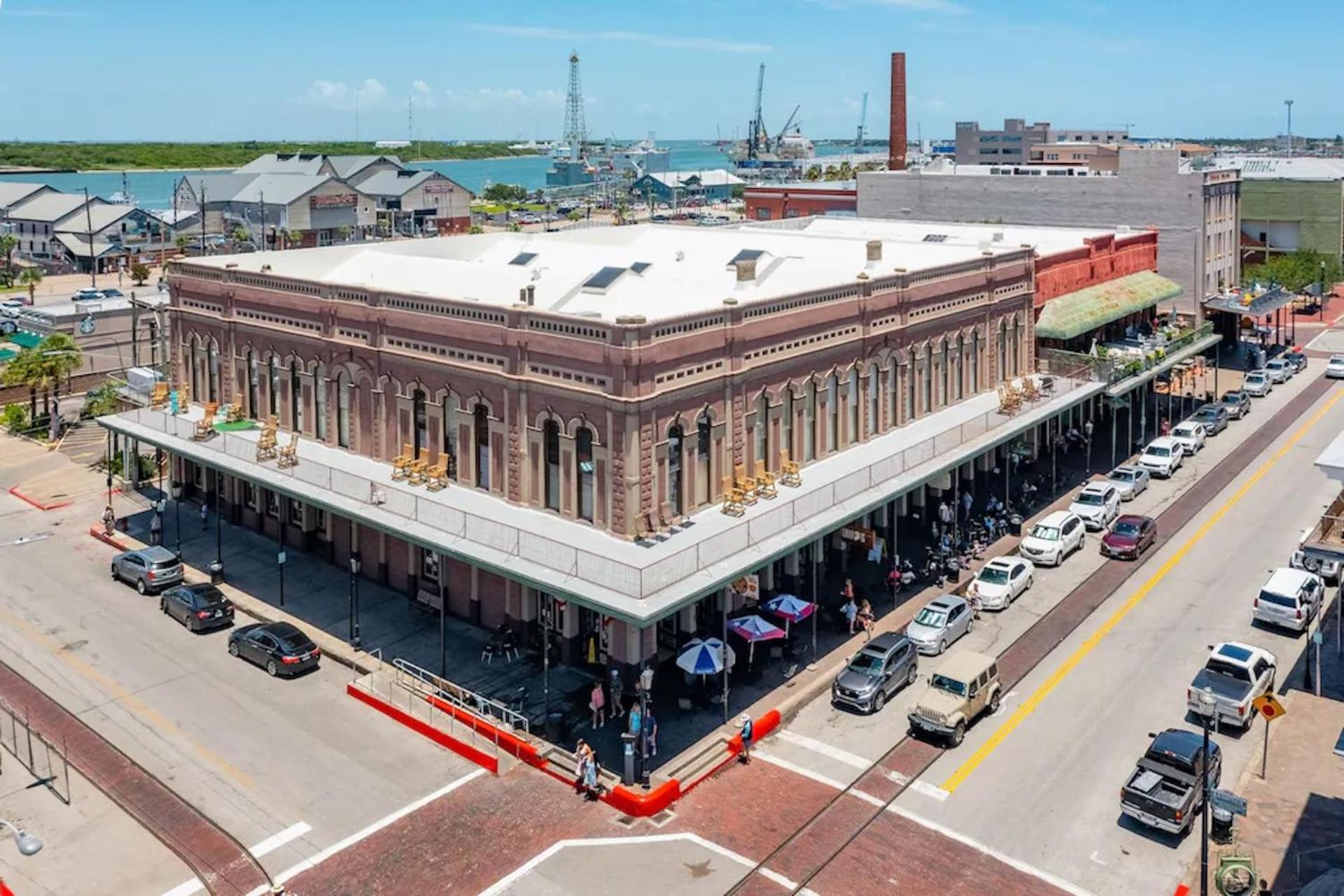 Apartamento Historic Strand Lofts By 3Rd Coast Getaways Galveston Exterior foto