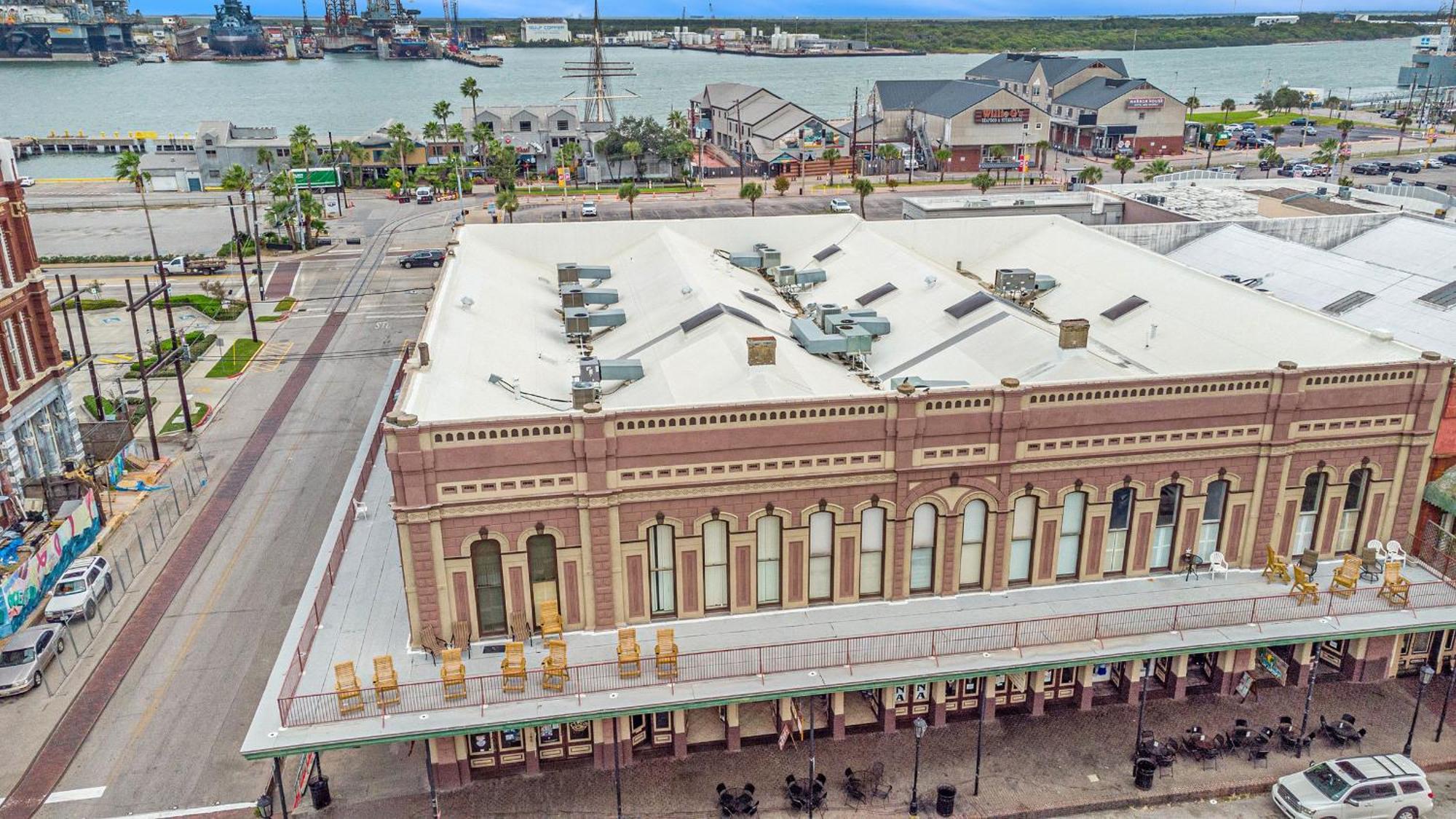 Apartamento Historic Strand Lofts By 3Rd Coast Getaways Galveston Exterior foto