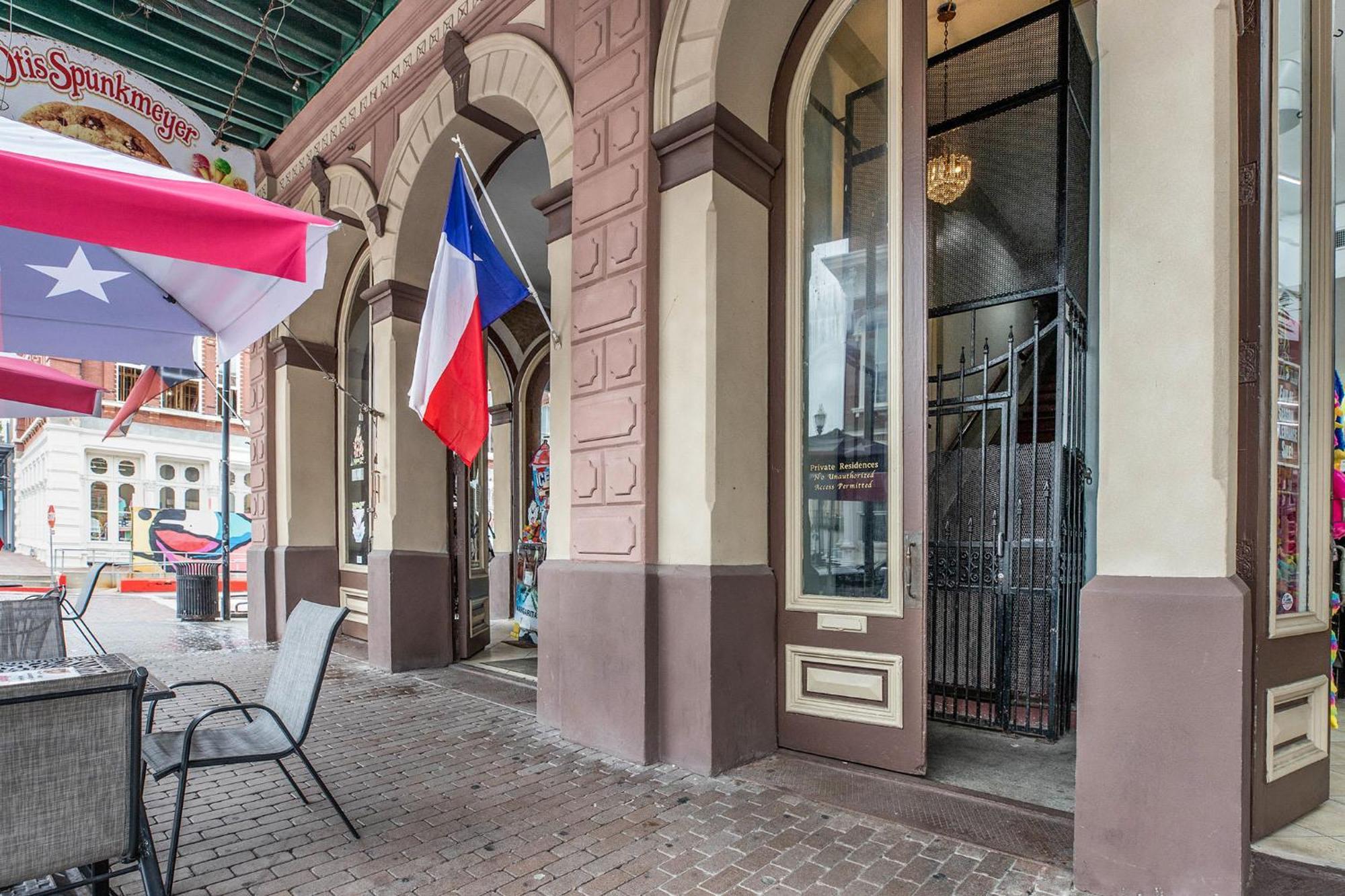 Apartamento Historic Strand Lofts By 3Rd Coast Getaways Galveston Exterior foto