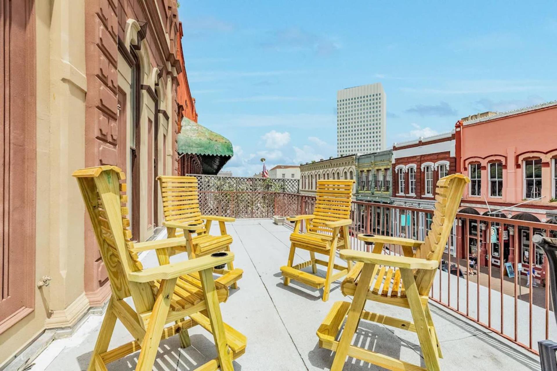 Apartamento Historic Strand Lofts By 3Rd Coast Getaways Galveston Exterior foto